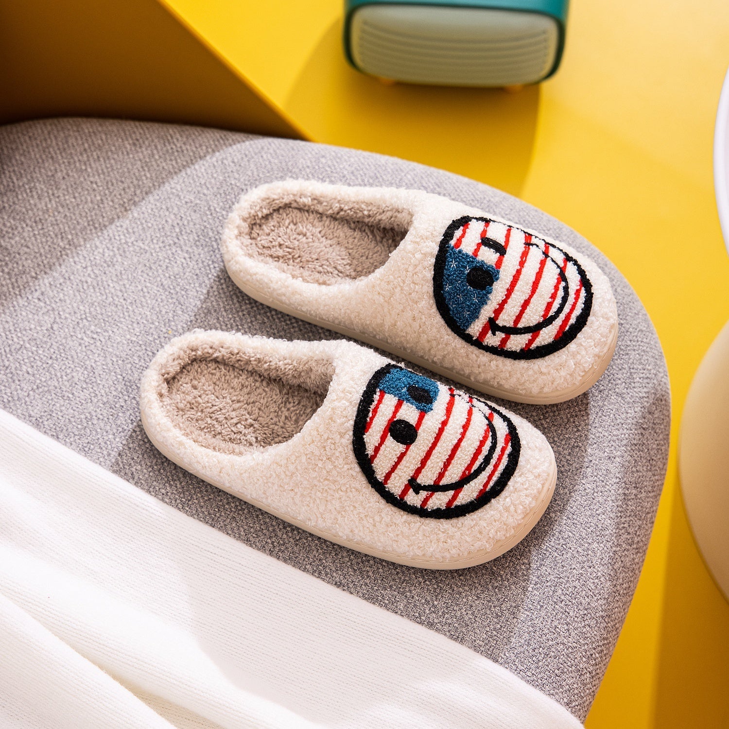 Melody Smiley Face Slippers - Trendy AF