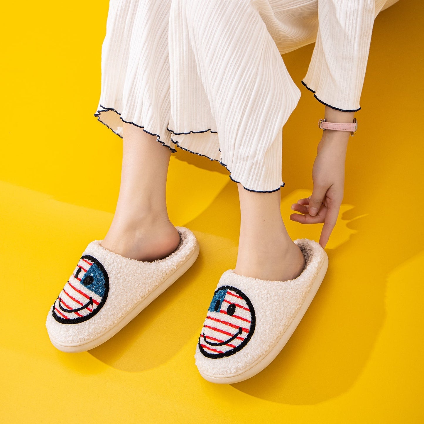 Melody Smiley Face Slippers - Trendy AF