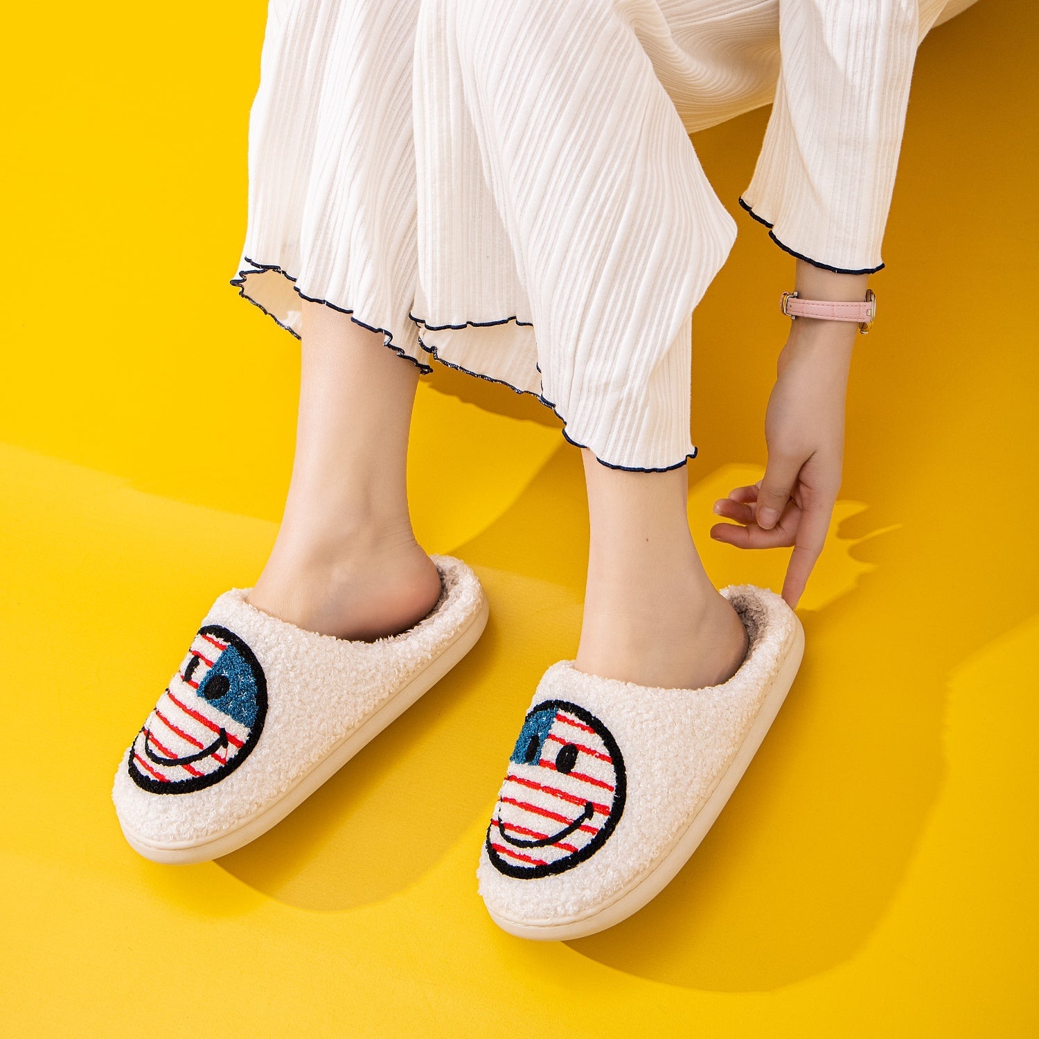 Melody Smiley Face Slippers - Trendy AF