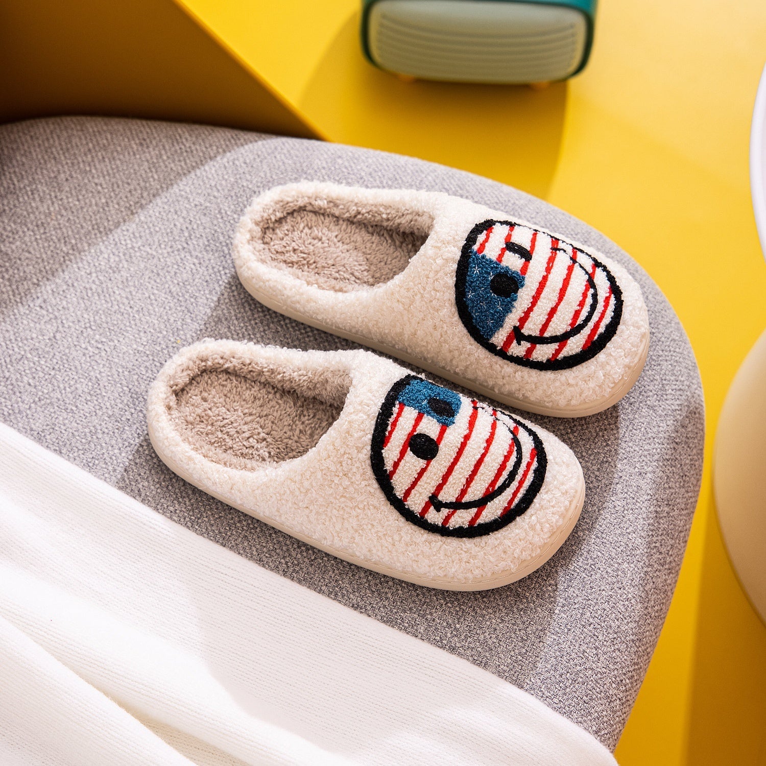 Melody Smiley Face Slippers - Trendy AF